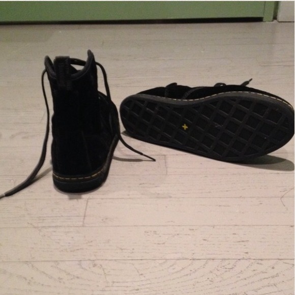 (SOLD) Velvet Doc dr. Martens - Picture 2 of 3