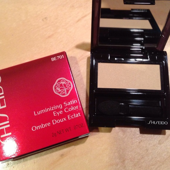SHISEIDO Luminizing Satin Eye Color BE701