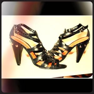 (1 WEEK LEFT!) Aldo strappy leather heel sandals