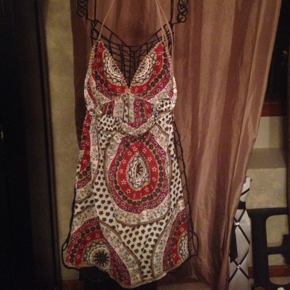 Halter patterned top - Picture 2 of 4