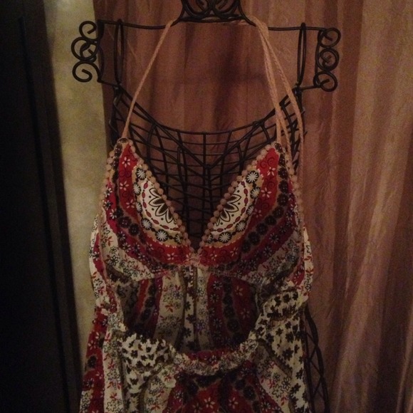 Halter patterned top - Picture 3 of 4