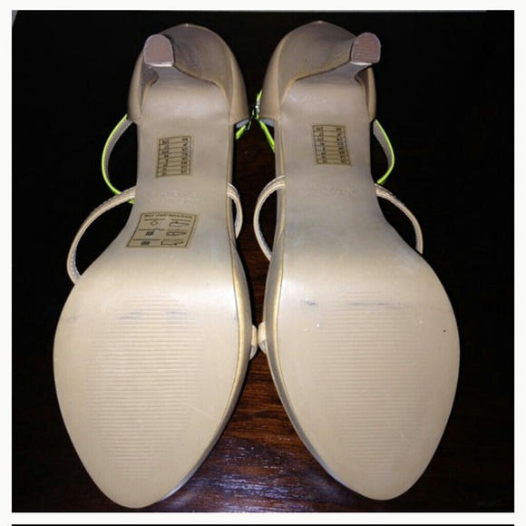 BUNDLED.  Nude heeled sandals - Picture 3 of 4