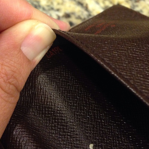 Louis Vuitton check book wallet - Picture 3 of 4