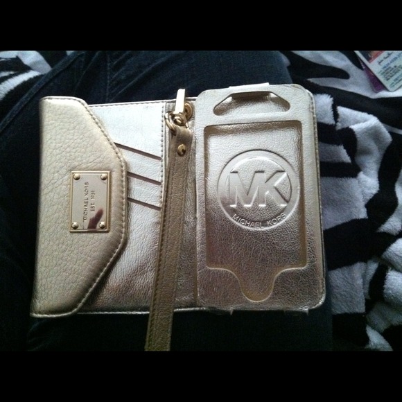 Michael Kors iPhone 4/4s wristlet