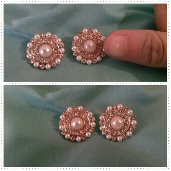 Pearl and rose gold earrings