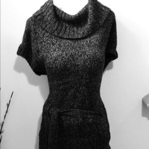 Short-Sleeved Black Tunic Sweater w/ Tie Belt