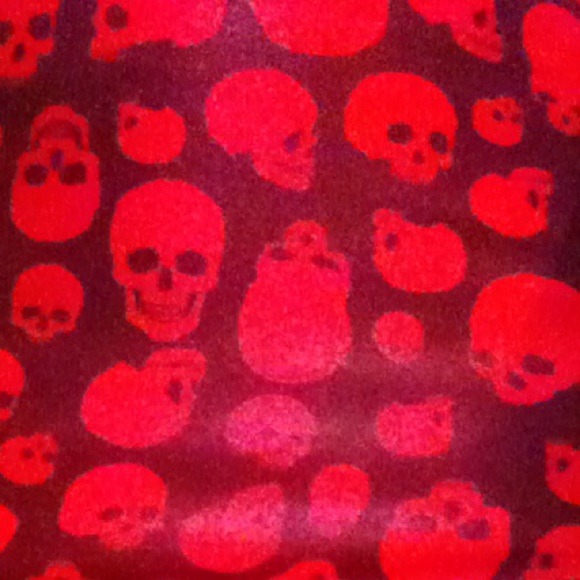 Black & Red Skull Mini Skirt💀💀 - Picture 3 of 3