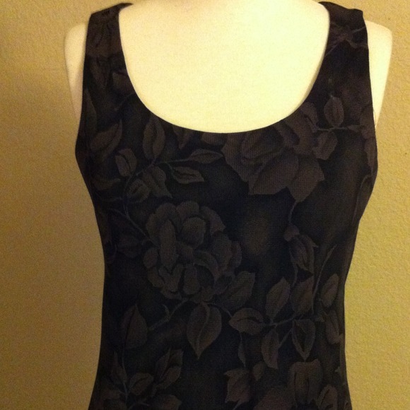 Long sleeveless rose print dress