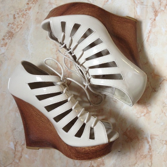 Fahrenheit Shoes - Lace up wedges!