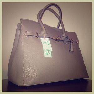 Handbags - 🆕💎Taupe Celebrity handbag 🆕💎 Handbags - 🆕💎Taupe Celebrity handbag 🆕💎
