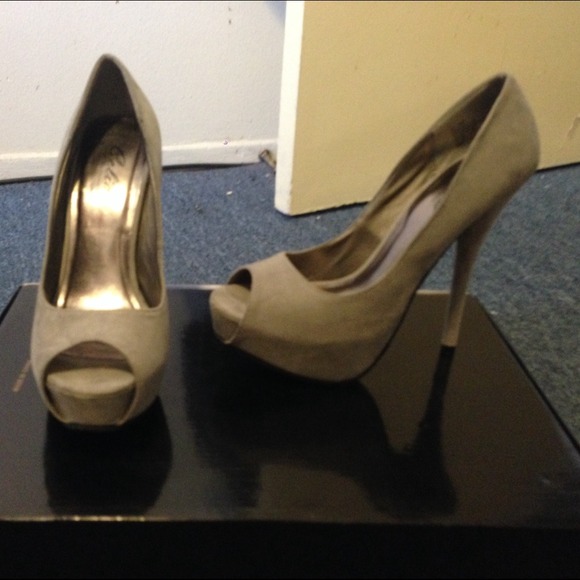 Grey Heel