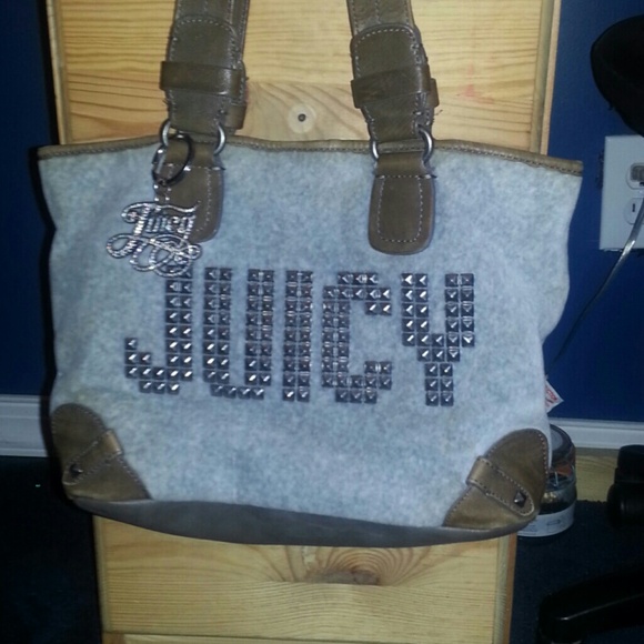 A purse - Picture 1 of 3