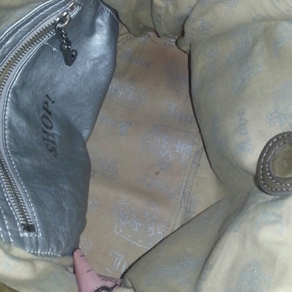 A purse - Picture 3 of 3