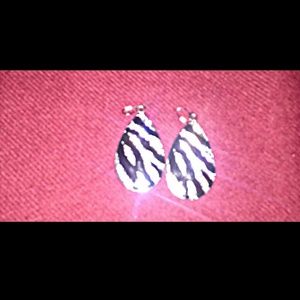 Oval shapped Zebra earrings
