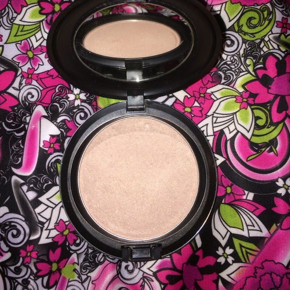 🚫SOLD🚫MAC beauty powder