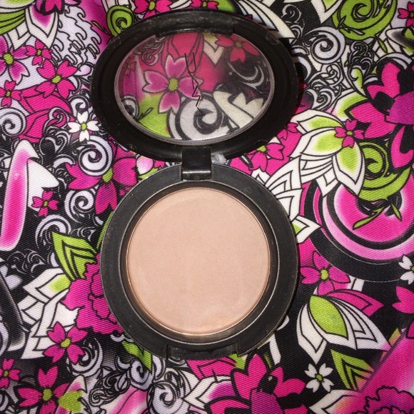 🚫SOLD🚫MAC powder blush