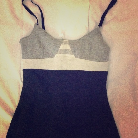 SOLD! Lululemon size6 triangle tank NWT