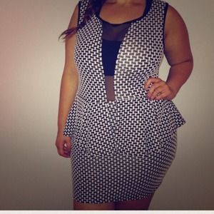 B&W peplum dress 👗