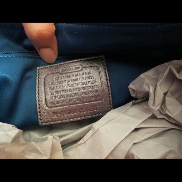 ☆★SOLD★☆ Silver/Grey Coach Tote - Picture 4 of 4