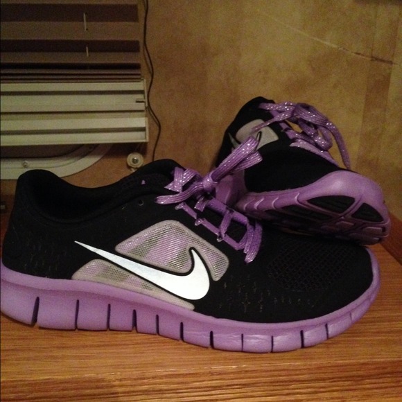🚨SOLD🚨Super cute purple Nikes free runs 3 🚨🚨