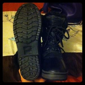 Black Nine West snow boots