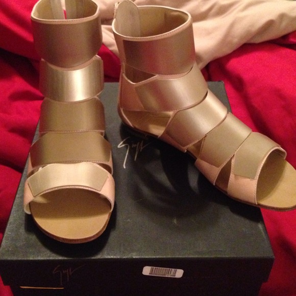 AUTHENTIC GIUSEPPE ZANOTTI IN SIZE 7!!