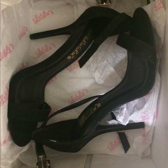Open toe shoes