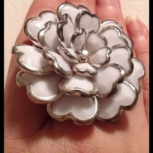 White and silver flower ring w/ crystal detail