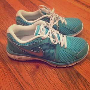 Nike Duel Fusion Run and Dress Bundle