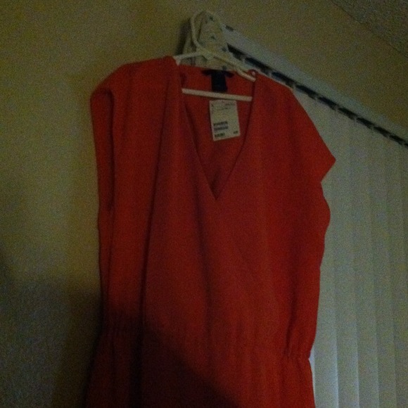 Cute spring style dress! Never worn priced to sell