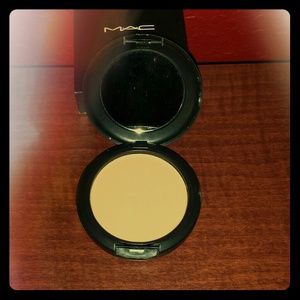 Mac Studio Fix powder foundation / makeup