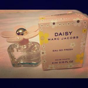 Marc Jacobs daisy eau so fresh mini