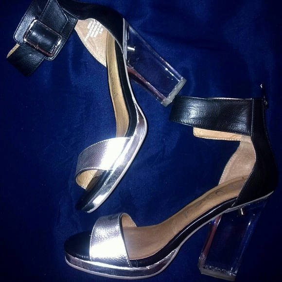 REDUCED Jeffrey Campbell Soiree Lucite Heel - Picture 4 of 4