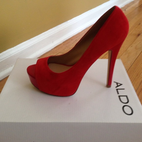 Lafera coral orange Aldo 4 inch heel..