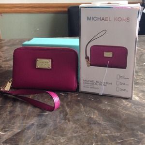 Authentic Michael Kors zip IPH5 wallet Peony