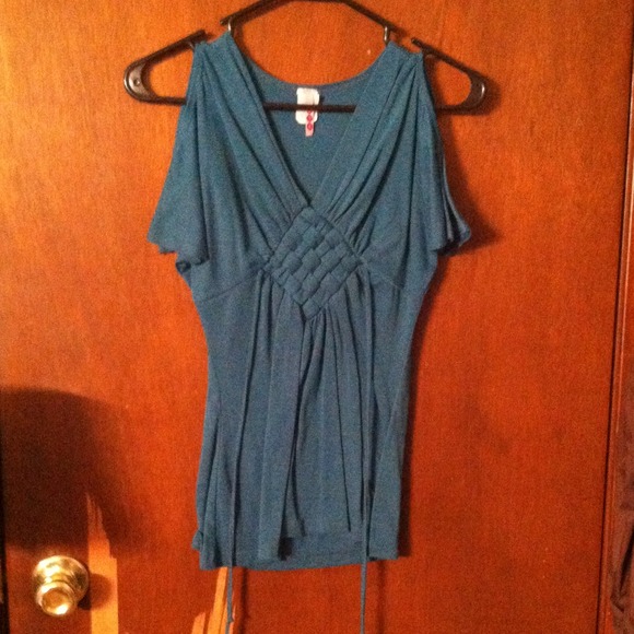 Blue tie back dressy shirt! Very cute!