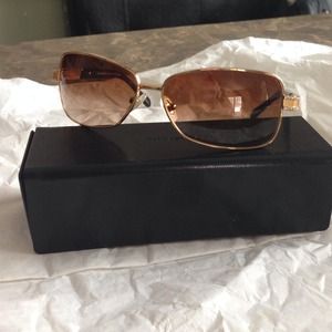 Authentic Tiffany sunglasses comes with Tiffany bx