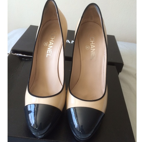 🚫SOLD🚫 🎉 3X HOST PiCK 🎊 CHANEL SHOES - Picture 2 of 4