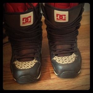 Women's snowboarding boots