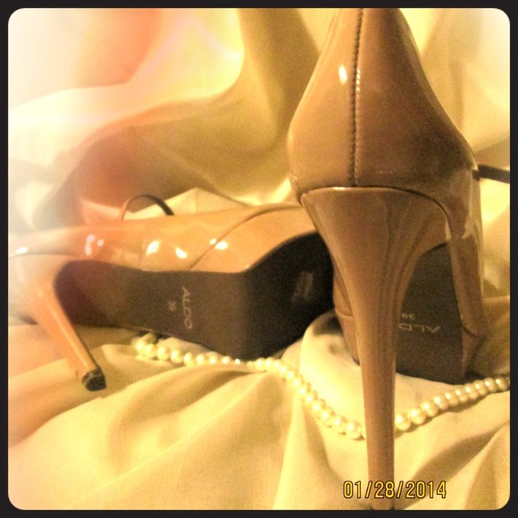 Great condition Aldo Nude