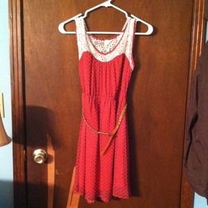 Cute summer dress with belt.