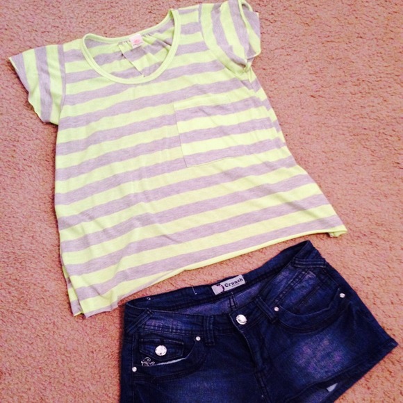 Back Cut Out Tee - Picture 2 of 4
