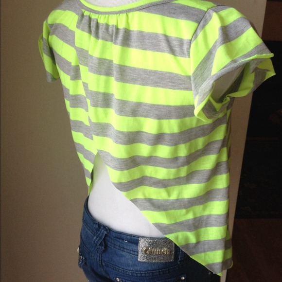 Back Cut Out Tee - Picture 3 of 4