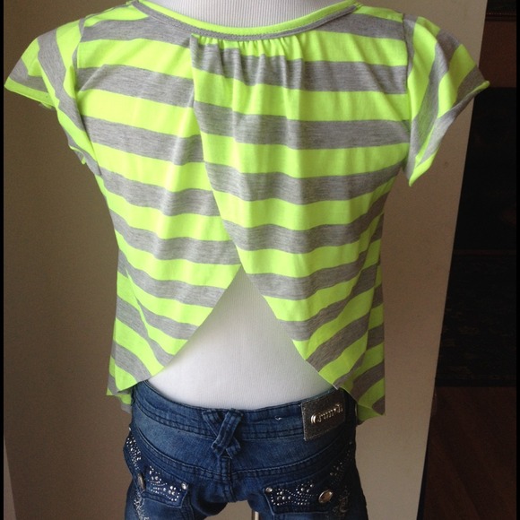 Back Cut Out Tee - Picture 4 of 4