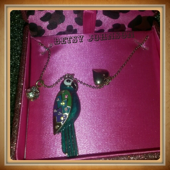 Betsey Johnson Jewelry - 💯🐦Betsey Johnson 🐦🐦 Parrot Necklace
