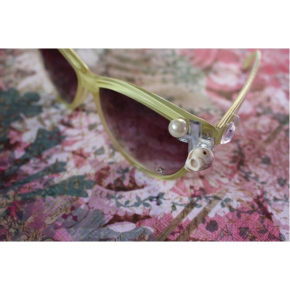 Holy flower sunglasses - Picture 2 of 3