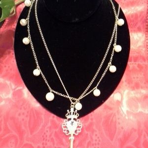 Beautiful vintage style necklace