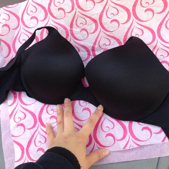 Victoria Secret Push-Up Bra. (38-C)