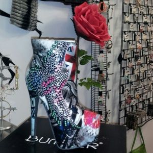 @skittle65 **REDUCED** "Graffiti Kiss" Booties