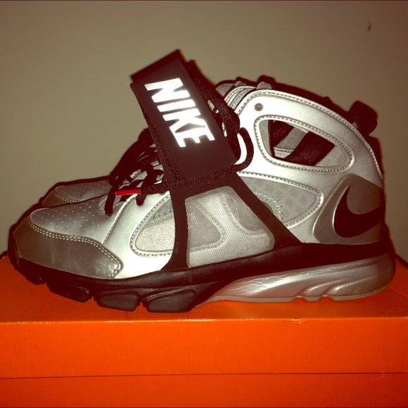 🎉SOLD! 🎉Nike Huarache TR Metallic sneakers